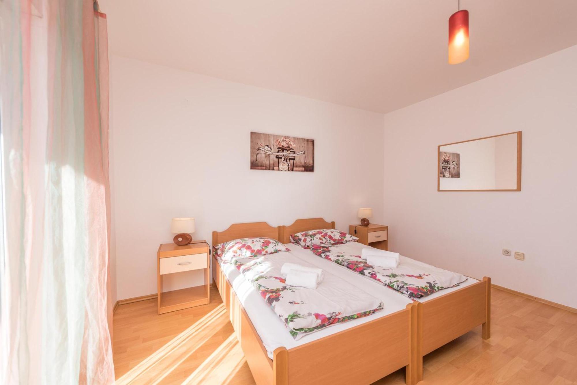 Family Friendly Pool House Ana - Happy Rentals Bibinje Exterior foto
